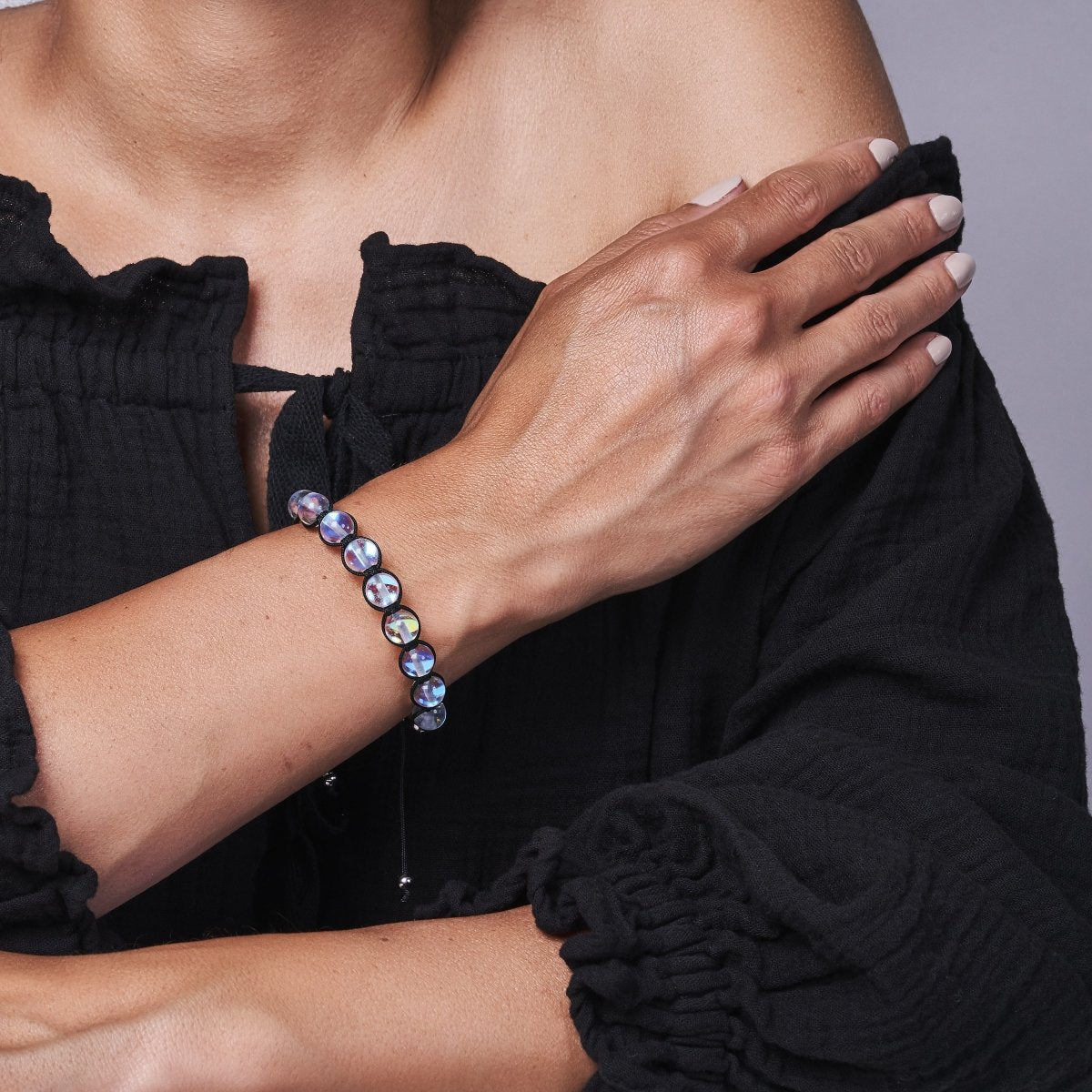 Size: Adjustable / One-Size-Fits-All